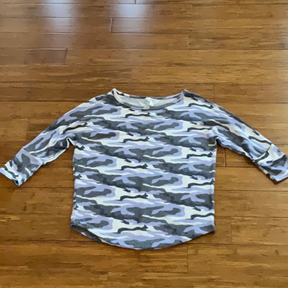 Market & Spruce camo top